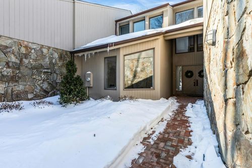 3 Willada Ln, Glen Cove, NY, 11542-1771 | Card Image