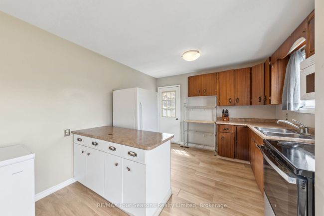 7146 Highway 26, House other with 4 bedrooms, 1 bathrooms and 2 parking in Clearview ON | Image 7