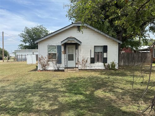 301 S Avenue G, Haskell, TX, 79521-6532 | Card Image