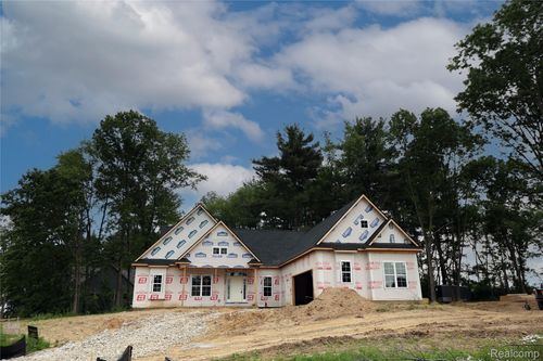 9691 Chalfonte Dr, Brighton, MI, 48116-8443 | Card Image