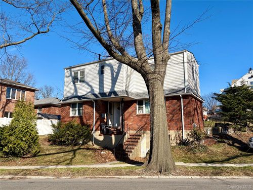 252-15 Horace Harding Expy, Little Neck, NY, 11362-1814 | Card Image