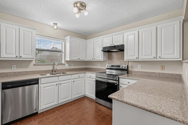 1404 Ranchview Ct, House other with 3 bedrooms, 3 bathrooms and null parking in Carrollton TX | Image 13