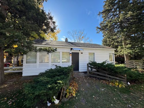 742 Sheridan Springs Rd, Lake Geneva, WI, 53147-9696 | Card Image