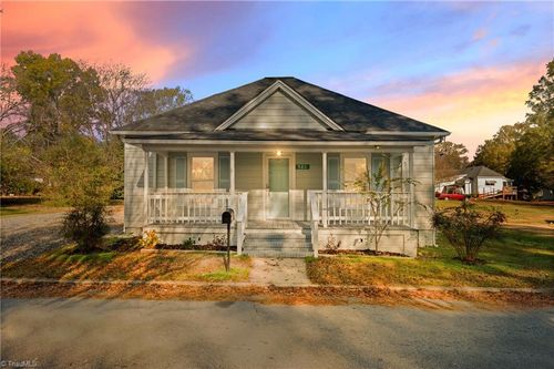 521 Walnut St, Eden, NC, 27288-4840 | Card Image