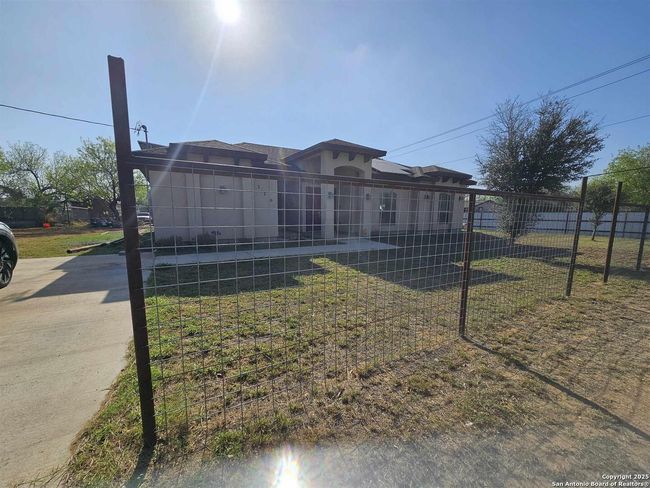 110 N Tejas Ave, House other with 3 bedrooms, 3 bathrooms and null parking in Encinal TX | Image 30
