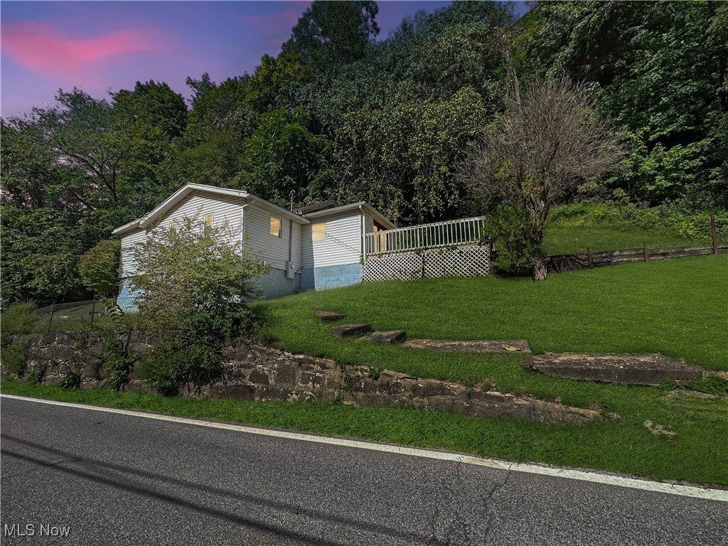 Mahan Ln, Follansbee, WV 26037