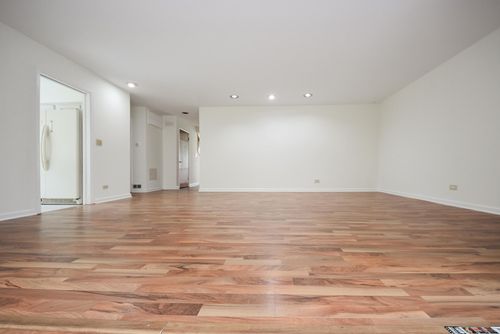 50 Ridgewood Rd, Elk Grove Village, IL, 60007-1421 | Card Image