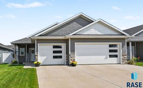 7004 W Belgrave Trl, Sioux Falls, SD, 57106-8875 | Card Image
