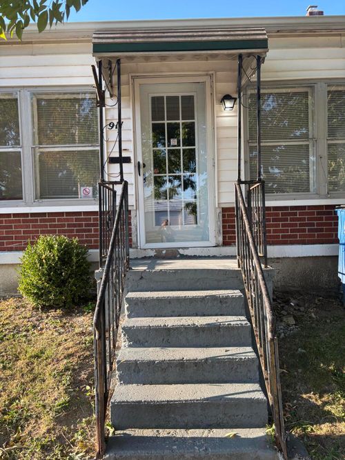 911 Cleveland Ave, Saint Marys, OH, 45885-1932 | Card Image
