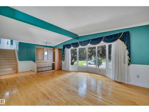 7604 149 Ave Nw, Edmonton, AB, T5C2V7 | Card Image