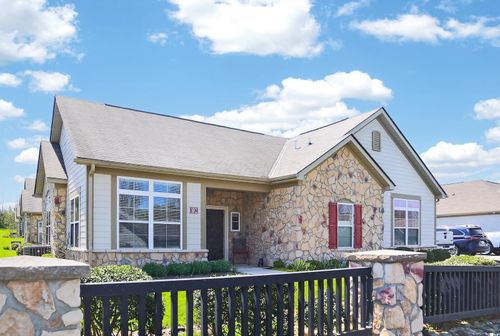 102 Colonial Woods Dr, Mount Vernon, OH, 43050-7003 | Card Image