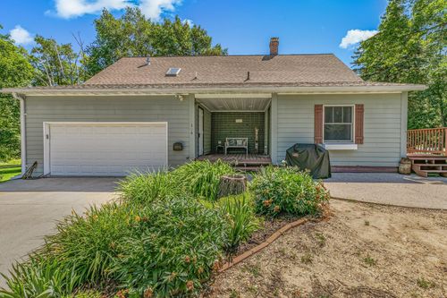 316 Ash St Se, New London, MN, 56273-9568 | Card Image
