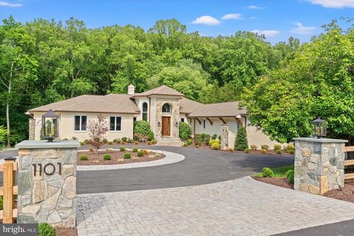 1101 Leigh Mill Rd, Great Falls, VA, 22066-2202 | Card Image