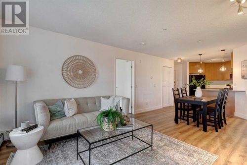 35 Richard Crt Sw, Calgary, AB, T3E7N9 | Card Image