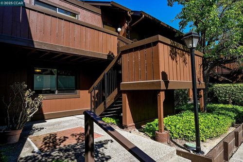 8112 Camelback Pl, Pleasant Hill, CA, 94523-1222 | Card Image