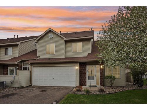 2357 Oakridge Cir, Hudson, WI, 54016-9123 | Card Image