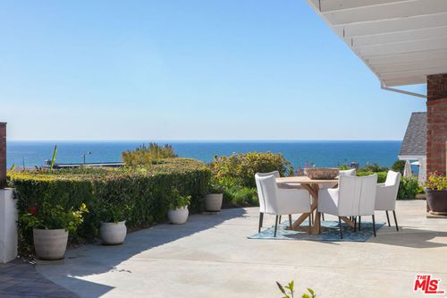 3636 Oceanhill Way, Malibu, CA, 90265-5638 | Card Image
