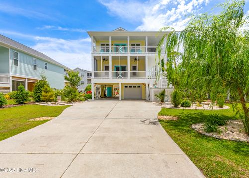 104 Se 32nd St, Oak Island, NC, 28465-6011 | Card Image