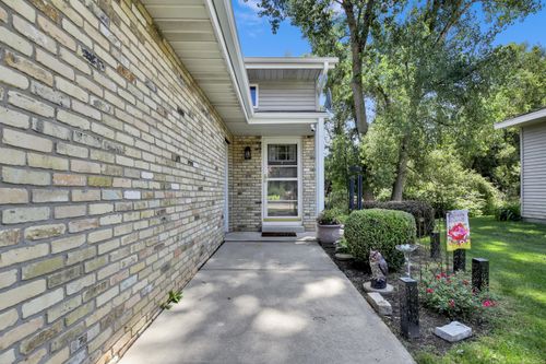 720 Timberline Trl, Hartford, WI, 53027-2545 | Card Image