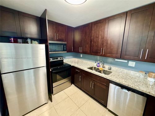 apt-101-9495 Evergreen Pl, Davie, FL, 33324-4323 | Card Image