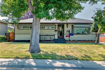 7208 Farrell Rd Se, House detached with 3 bedrooms, 2 bathrooms and 3 parking in Calgary AB | Image 2