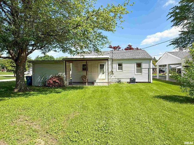 225 Hickory St, House other with 2 bedrooms, 1 bathrooms and null parking in Flora IL | Image 6