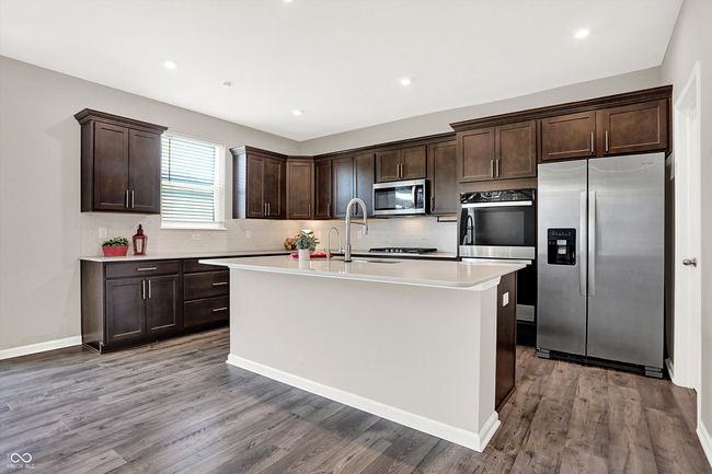 KITCHEN WITH BREAKFAST BAR | Image 16