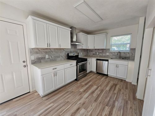 105 E Wavy Oak Cir, The Woodlands, TX, 77381-2841 | Card Image