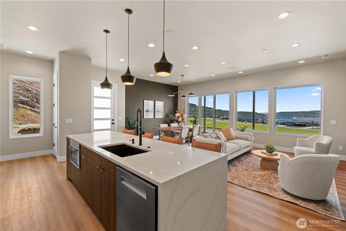 9604 Ridgeview Dr Nw, Quincy, WA, 98848-9169 | Card Image