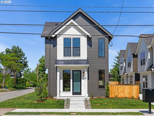 7131 N Fiske Ave, Portland, OR, 97203-4513 | Card Image