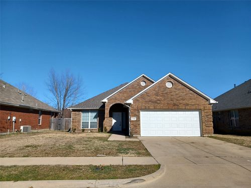 705 Crownpoint Ln, Arlington, TX, 76002-4778 | Card Image