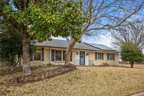 1401 Greenbrier Dr, Sherman, TX, 75092-2207 | Card Image