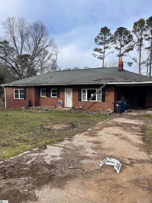 4 Oak St, Ware Shoals, SC, 29692-1707 | Card Image