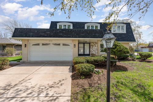 8559 Broadmoor Dr, Palos Hills, IL, 60465-1721 | Card Image