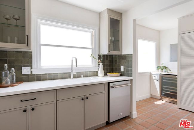 619 N Sycamore Ave, Home with 2 bedrooms, 2 bathrooms and 1 parking in Los Angeles CA | Image 12