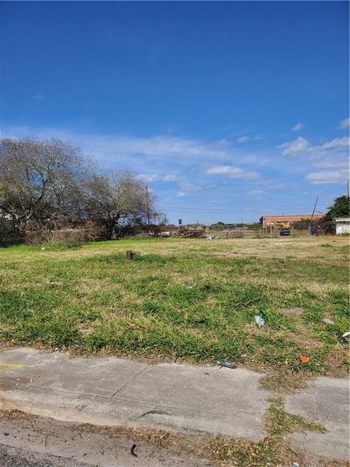 2912 Marguerite St, Corpus Christi, TX, 78405-2223 | Card Image