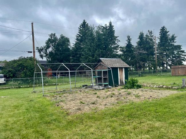 5044 50 St, House other with 4 bedrooms, 2 bathrooms and 4 parking in Islay AB | Image 12