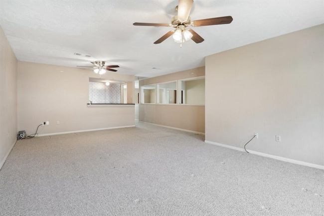 Great entertainment area with built-in bar | Image 22