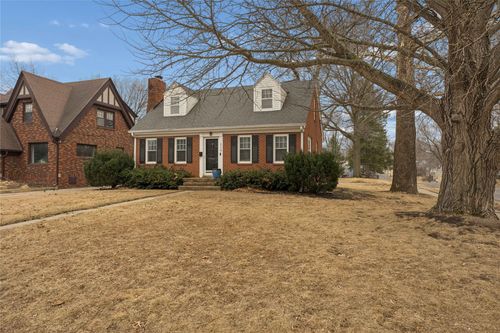 4338 Franklin Ave, Des Moines, IA, 50310-3329 | Card Image