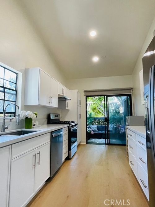 b-2510 W Macarthur Boulevard, Santa Ana, CA, 92704 | Card Image