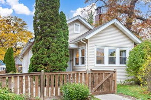 979 Vine St, Winnetka, IL, 60093-1832 | Card Image