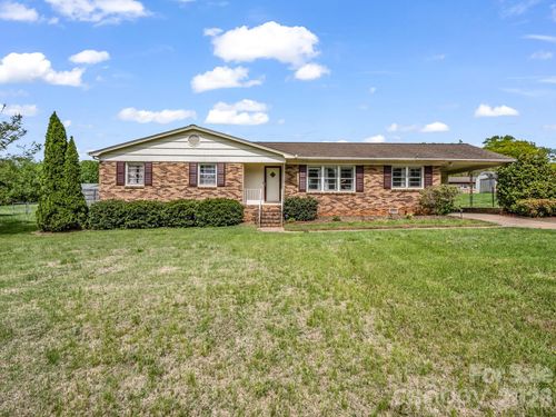 810 Surry Dr, Shelby, NC, 28152-7129 | Card Image