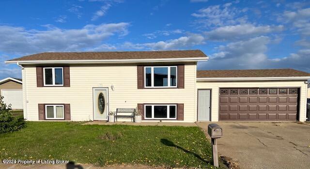 Suncrest Ave, Dickinson, ND 58601