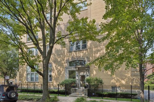 205-3900 N Claremont Ave, Chicago, IL, 60618-3844 | Card Image