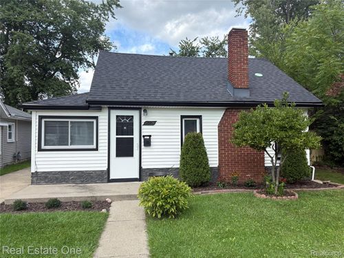 16228 Kirkshire Ave, Beverly Hills, MI, 48025-3364 | Card Image