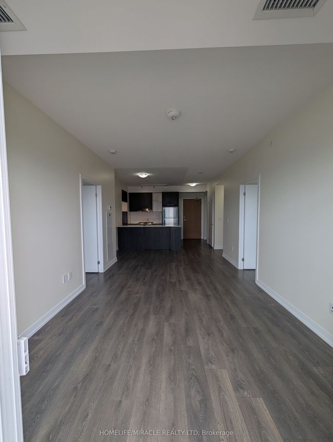 1611 - 2520 Eglinton Ave W, Condo with 3 bedrooms, 2 bathrooms and 1 parking in Mississauga ON | Image 7