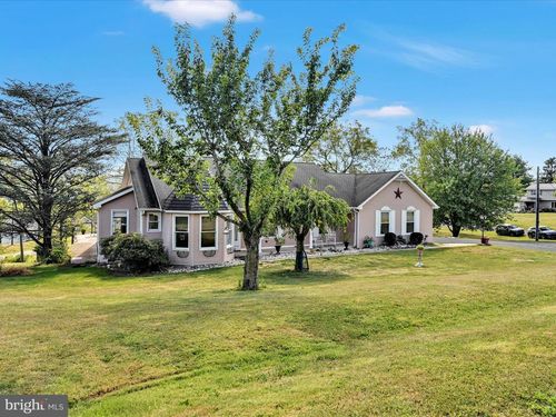 1096 Indian Dr, AUBURN, PA, 17922-9218 | Card Image