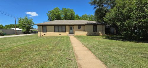 932 W Live Oak St, Jacksboro, TX, 76458-1657 | Card Image