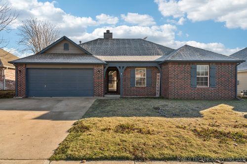 1124 Catalina Dr, Oologah, OK, 74053-3288 | Card Image