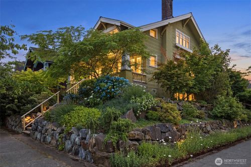 5521 12th Ave Ne, Seattle, WA, 98105-3505 | Card Image